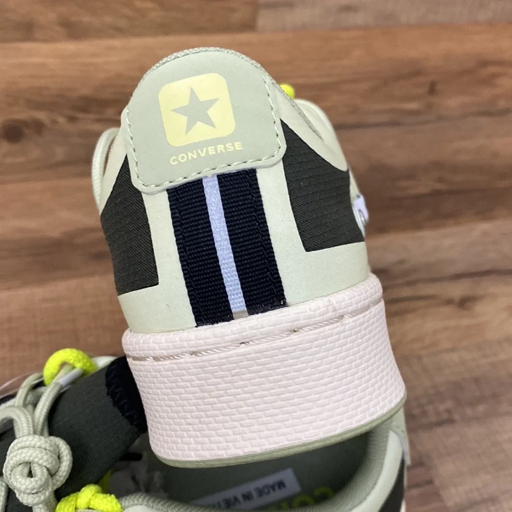 CONVERSE LOW TOP BRAND NEW - Picture 3 of 9